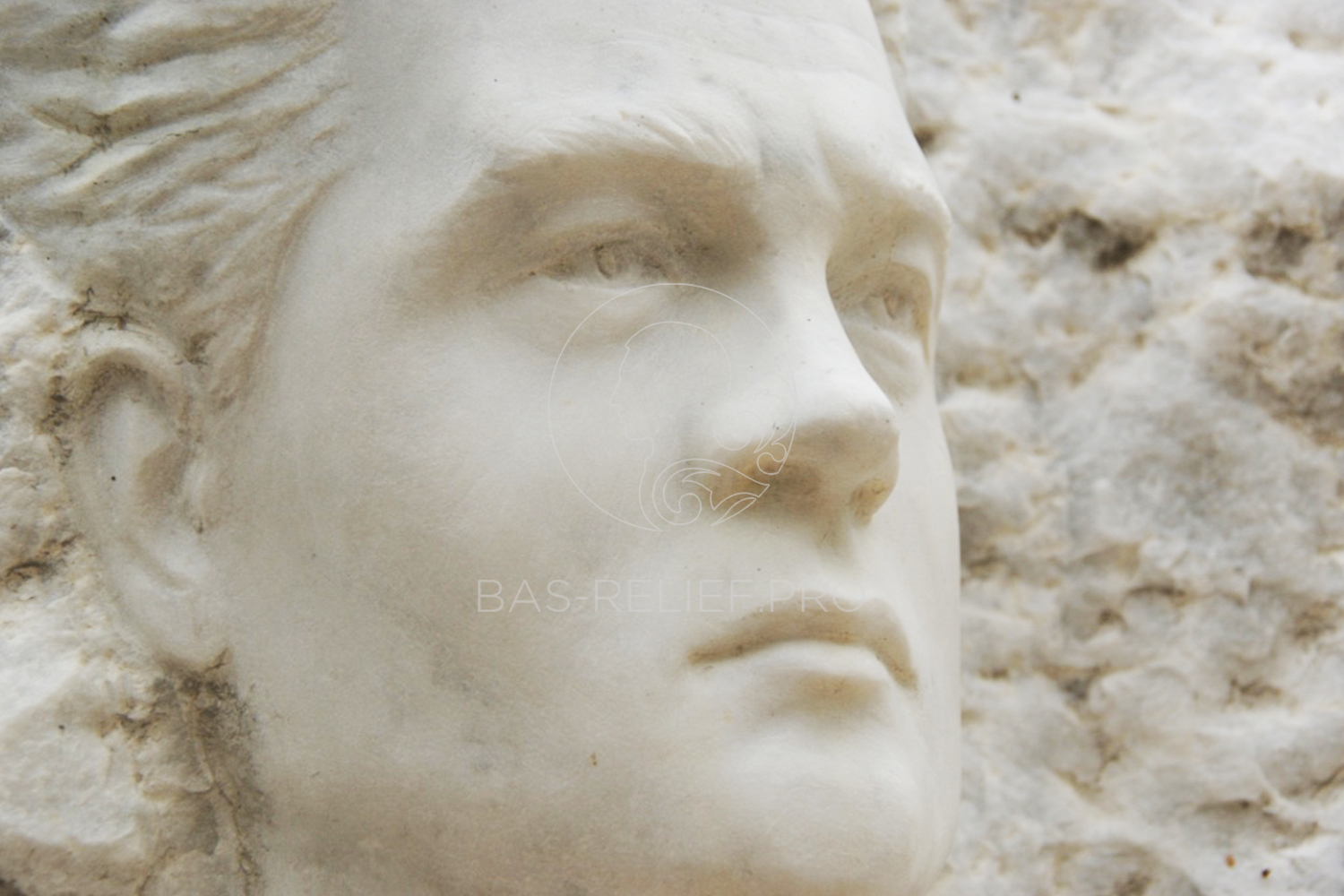 Барелеьф на памятника из мрамора